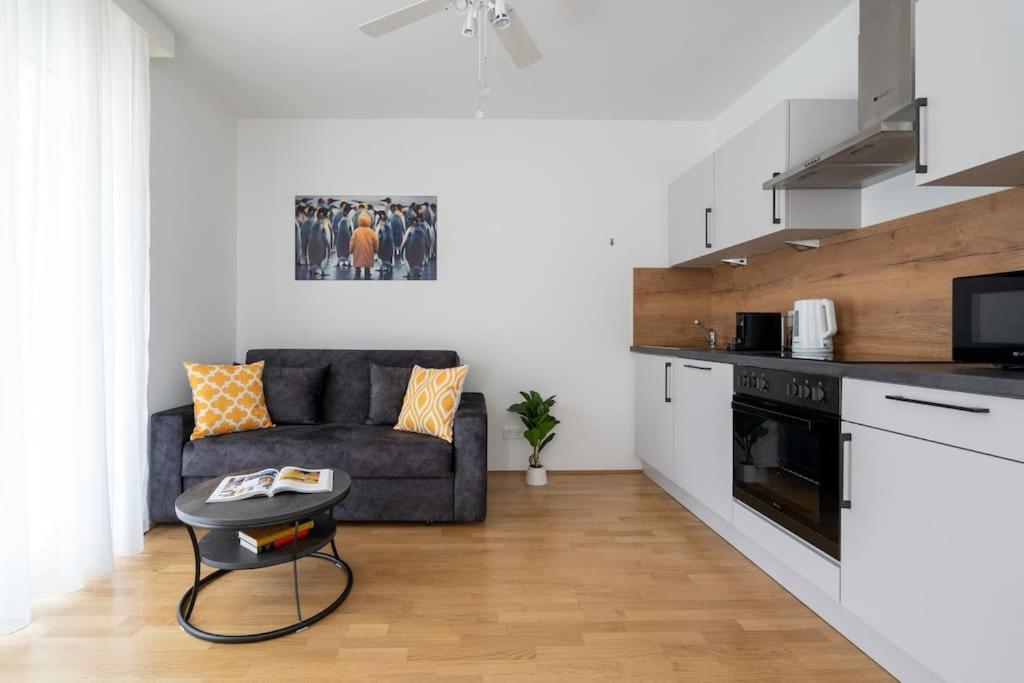 Elegant 1Br Flat With Balcony By Hm Apartment Vienna Exterior photo