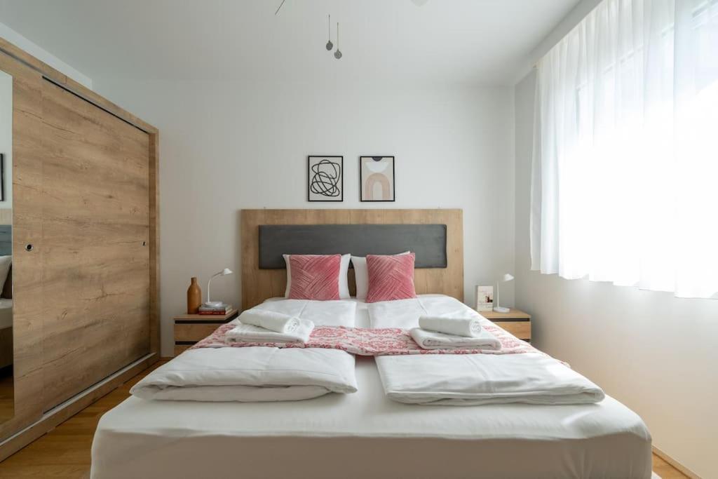 Elegant 1Br Flat With Balcony By Hm Apartment Vienna Exterior photo